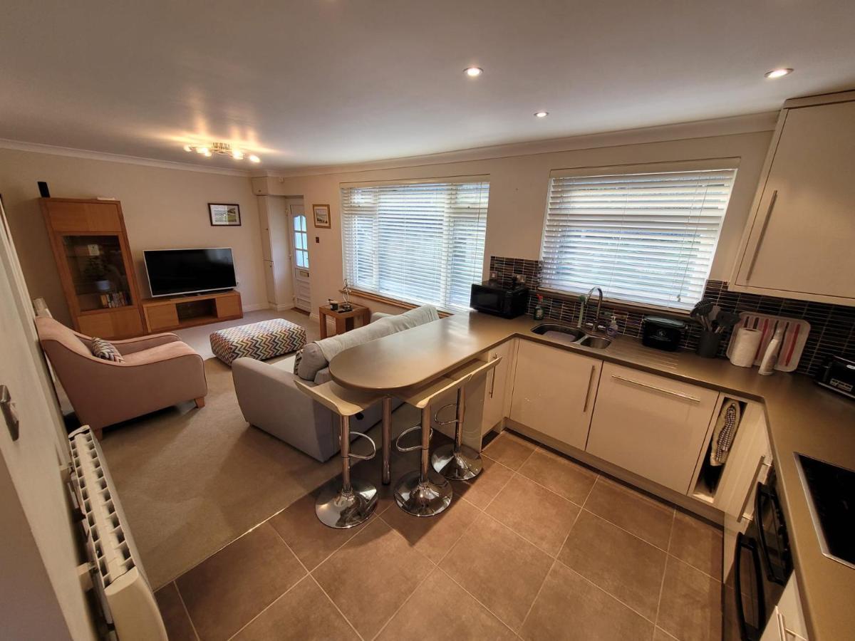 The Mumbles - Bungalow - 2 Bedrooms - Pet Friendly Σουόνσι Εξωτερικό φωτογραφία